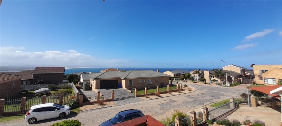 5 Bedroom Property for Sale in Wavecrest Eastern Cape